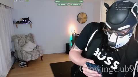 Snapshot of growingcub94 chatting on 09.11.25 Alpha pup online show from 09.11.25