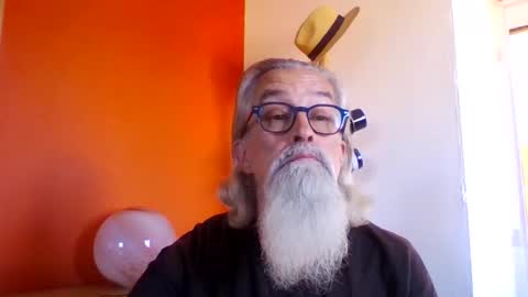 Snapshot of grybear60 chatting on 10.05.25 Grybear online show from 10.05.25