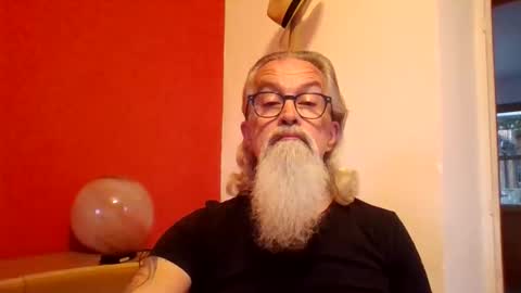 Snapshot of grybear60 chatting on 10.21.25 Grybear online show from 10.21.25