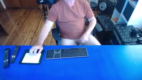 Snapshot of guesswhatigot2 chatting on 01.12.25 guesswhatigot2 online show from 01.12.25