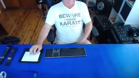 Snapshot of guesswhatigot2 chatting on 01.14.25 guesswhatigot2 online show from 01.14.25