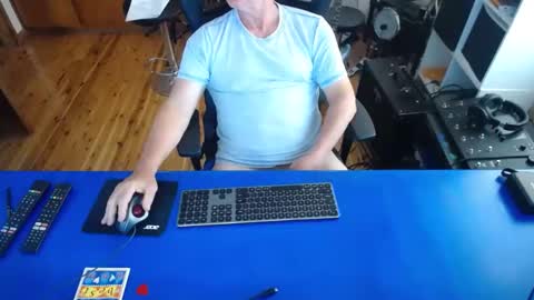 Snapshot of guesswhatigot2 chatting on 01.16.25 guesswhatigot2 online show from 01.16.25