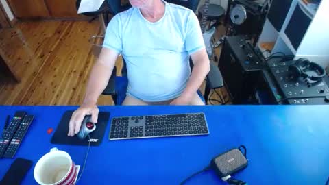 Snapshot of guesswhatigot2 chatting on 01.16.25 guesswhatigot2 online show from 01.16.25