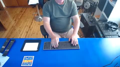 Snapshot of guesswhatigot2 chatting on 01.19.25 guesswhatigot2 online show from 01.19.25