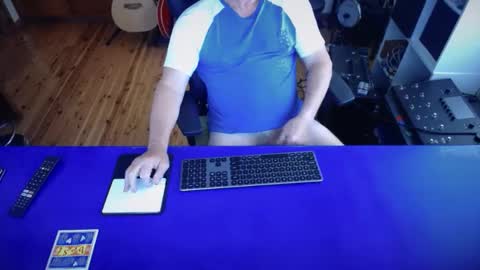 Snapshot of guesswhatigot2 chatting on 03.08.25 guesswhatigot2 online show from 03.08.25