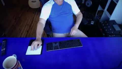 Snapshot of guesswhatigot2 chatting on 03.11.25 guesswhatigot2 online show from 03.11.25