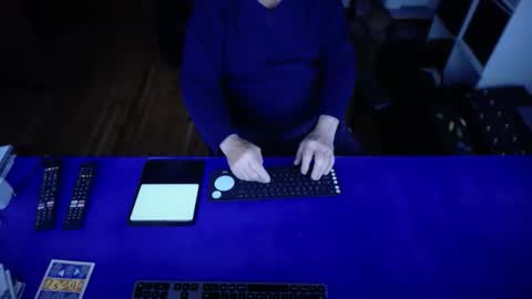 Snapshot of guesswhatigot2 chatting on 09.16.25 guesswhatigot2 online show from 09.16.25