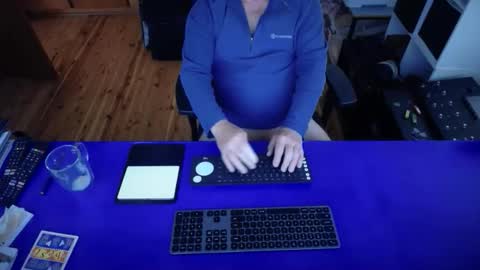 Snapshot of guesswhatigot2 chatting on 09.27.25 guesswhatigot2 online show from 09.27.25