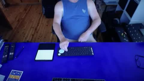 Snapshot of guesswhatigot2 chatting on 10.11.25 guesswhatigot2 online show from 10.11.25