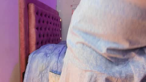 Hello Im Julieta Im 25 years old welcome to my room have fun and be happy. online show from 02.01.25