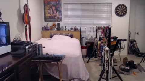 Snapshot of guitarsexgod chatting on 10.06.25 Mario online show from 10.06.25