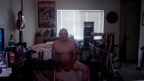 Snapshot of guitarsexgod chatting on 11.01.25 Mario online show from 11.01.25