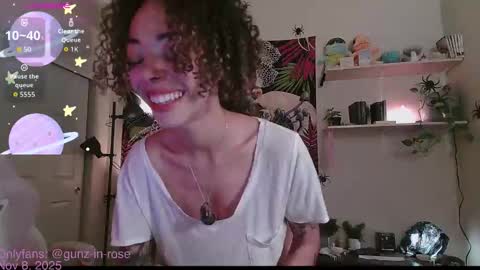 Snapshot of gunzinrose chatting on 11.08.25 Kylie online show from 11.08.25