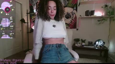 Snapshot of gunzinrose chatting on 11.15.25 Kylie online show from 11.15.25