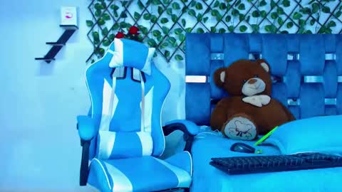 Hakim online show from 01.12.25