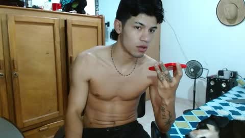 Snapshot of guts_x chatting on 12.11.24 Guts online show from 12.11.24