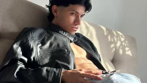 Snapshot of guts_x chatting on 01.11.25 Guts online show from 01.11.25