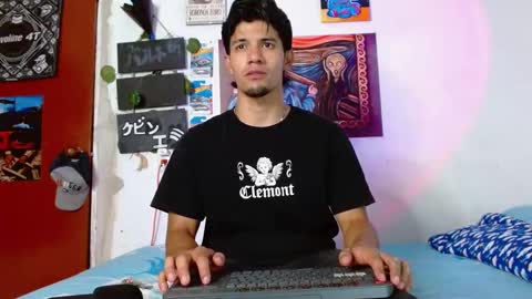 Snapshot of guts_x chatting on 11.07.25 Guts online show from 11.07.25