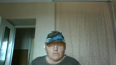 guyboy73 online show from 09.18.25