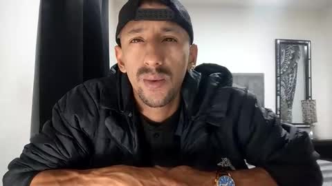 Snapshot of guykarim chatting on 04.10.26 karim online show from 04.10.26