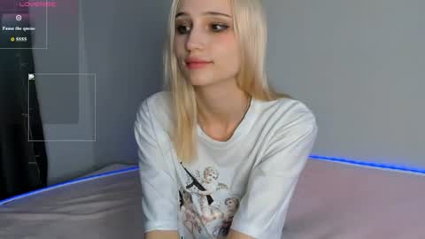Snapshot of gwencase chatting on 06.18.26 Gwan online show from 06.18.26