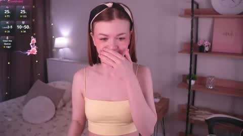 Snapshot of gwendatortoriello chatting on 05.10.26 Hello everyone Im May online show from 05.10.26
