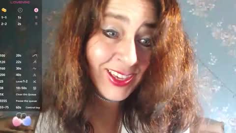 Gwendolyn Essie online show from 10.04.25