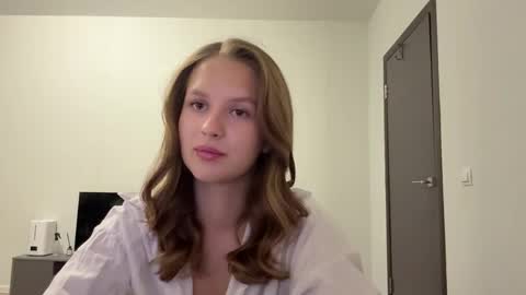 Mia online show from 06.03.26