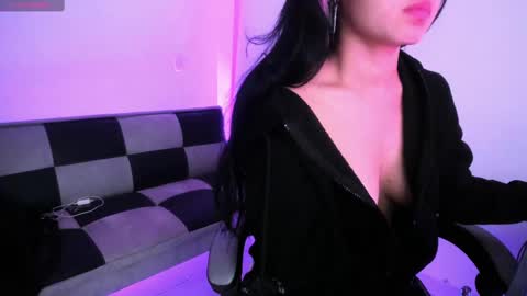 Snapshot of gwenhazel chatting on 10.06.25 gwenhazel online show from 10.06.25