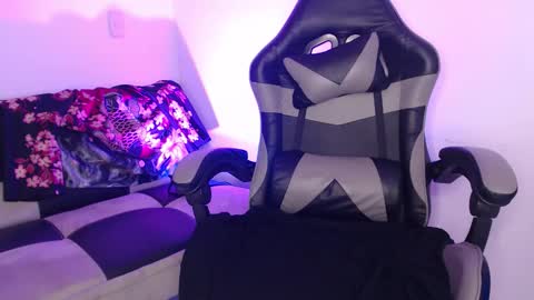 Snapshot of gwenhazel chatting on 10.22.25 gwenhazel online show from 10.22.25