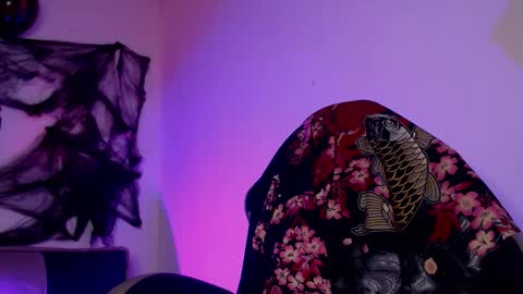 Snapshot of gwenhazel chatting on 10.23.25 gwenhazel online show from 10.23.25