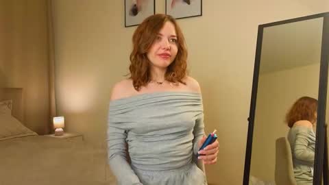 Snapshot of gwenndeprato chatting on 11.10.25 Angela online show from 11.10.25