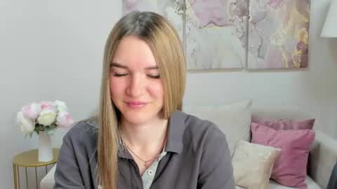 Snapshot of gwensmitt chatting on 06.13.26 gwensmitt online show from 06.13.26