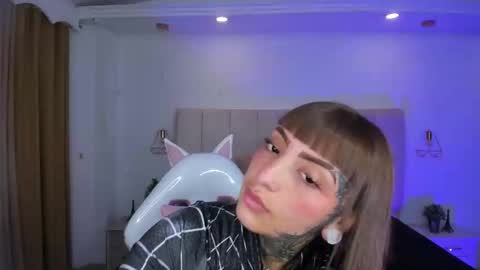 gyal_8_ online show from 11.28.25