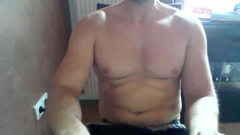 Snapshot of gymxxx_ chatting on 10.03.25 gymxxx_ online show from 10.03.25