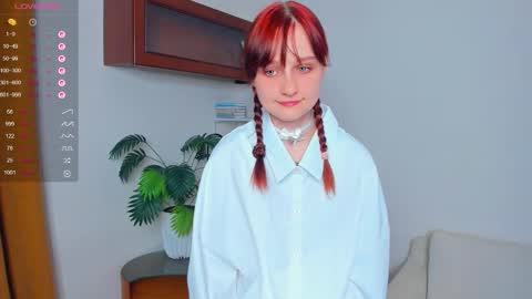 Snapshot of h0lyangel chatting on 09.20.25 Kelly Lilly online show from 09.20.25