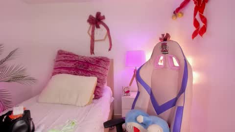 Snapshot of hadid_jimenez chatting on 12.15.25 Hadid online show from 12.15.25