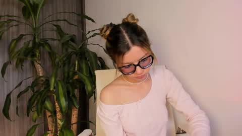 Hailey online show from 11.11.25