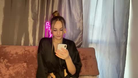 Snapshot of hailey_juice chatting on 09.17.25 Anna online show from 09.17.25