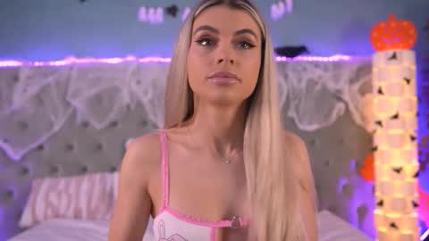 Snapshot of hailey_madow chatting on 10.26.25 Hailey online show from 10.26.25