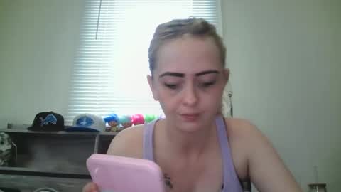 Snapshot of haileyakuma69 chatting on 12.20.24 Hailey and d online show from 12.20.24