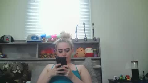 Snapshot of haileyakuma69 chatting on 12.22.24 Hailey and d online show from 12.22.24