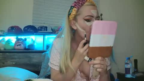 Snapshot of haileyakuma69 chatting on 11.12.25 Hailey and d online show from 11.12.25