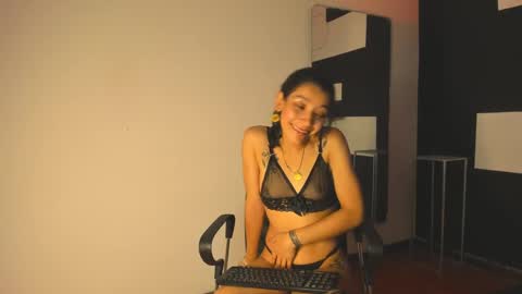 haileycat_ online show from 12.23.24