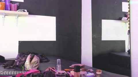 haileycat_ online show from 11.05.25