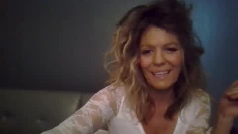 Snapshot of haileys123 chatting on 10.25.25 Hailey online show from 10.25.25