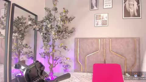 haileystonei online show from 11.08.25