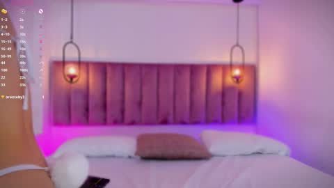 Snapshot of haily_b chatting on 10.12.25 Haily online show from 10.12.25