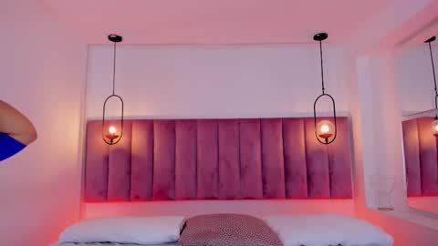 Snapshot of haily_b chatting on 11.08.25 Haily online show from 11.08.25