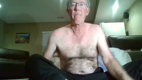 Snapshot of hairybater26 chatting on 03.11.25 Harry online show from 03.11.25